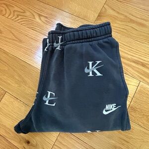 Nike Boys/Young men Gray Logo Joggers